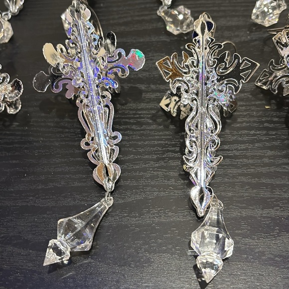 Elegant Silver Cross Ornaments - Picture 2 of 3